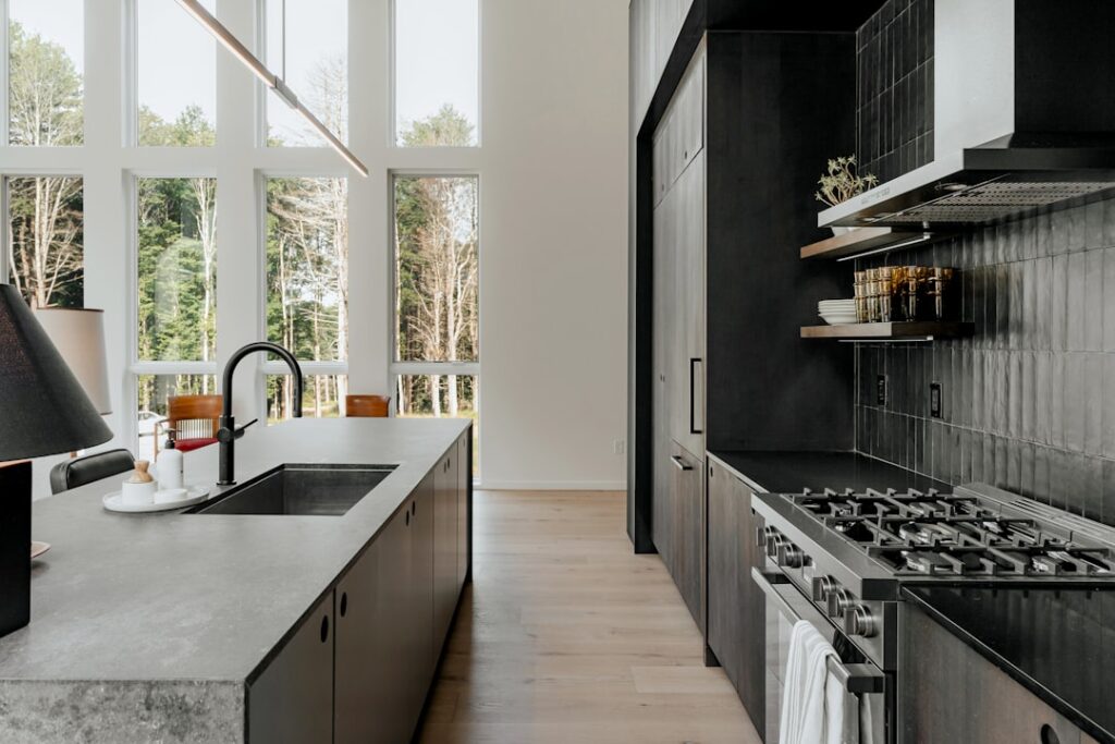 Black Kitchen 3/3 (IG: @clay.banks)